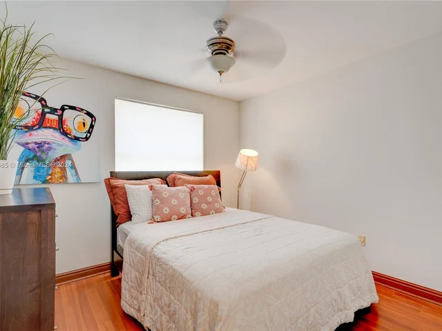 1370 NW 154th Ave # 1370, Pembroke Pines FL 33028