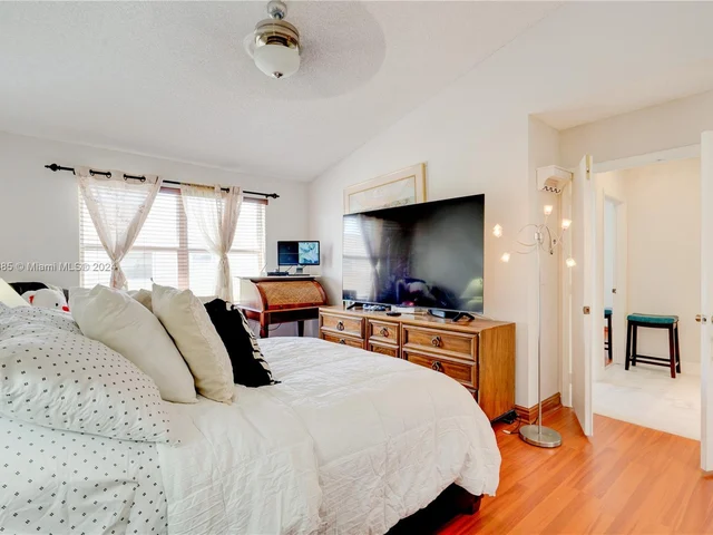 1370 NW 154th Ave # 1370, Pembroke Pines FL 33028