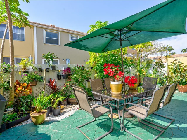 1370 NW 154th Ave # 1370, Pembroke Pines FL 33028