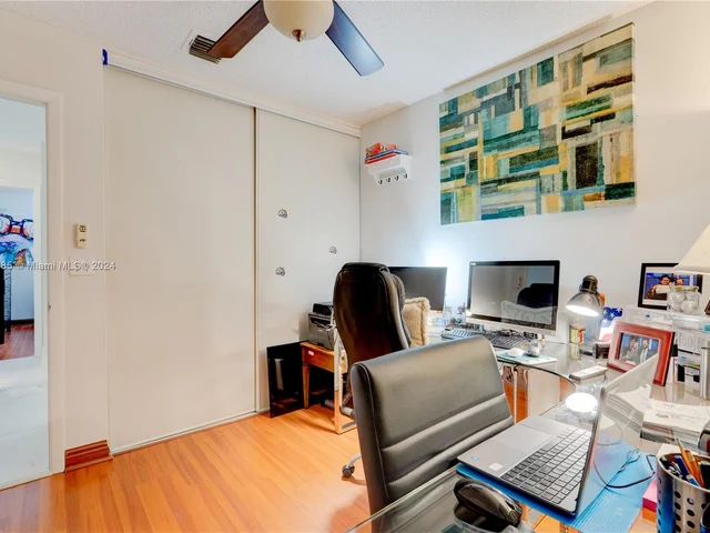 1370 NW 154th Ave # 1370, Pembroke Pines FL 33028