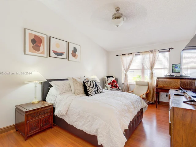 1370 NW 154th Ave # 1370, Pembroke Pines FL 33028