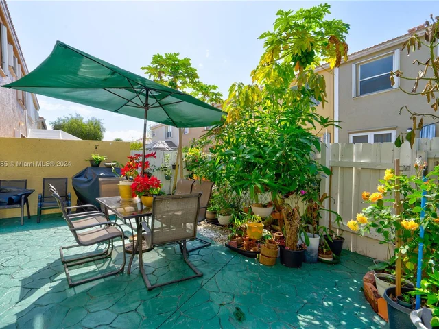 1370 NW 154th Ave # 1370, Pembroke Pines FL 33028