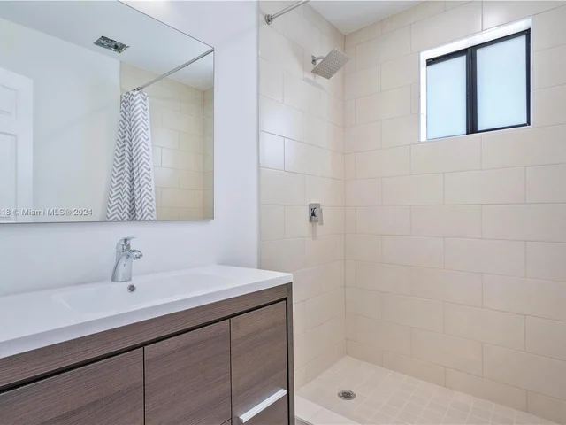 490 NE 141st St # 492, North Miami FL 33161