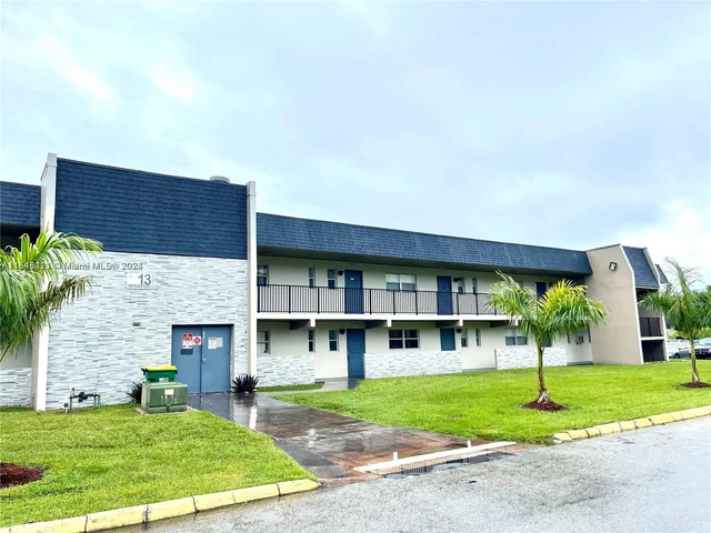 8000 Fairview Dr # 106, Tamarac FL 33321