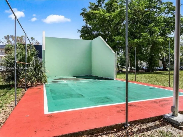 8000 Fairview Dr # 106, Tamarac FL 33321