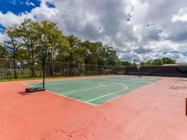 8000 Fairview Dr # 106, Tamarac FL 33321