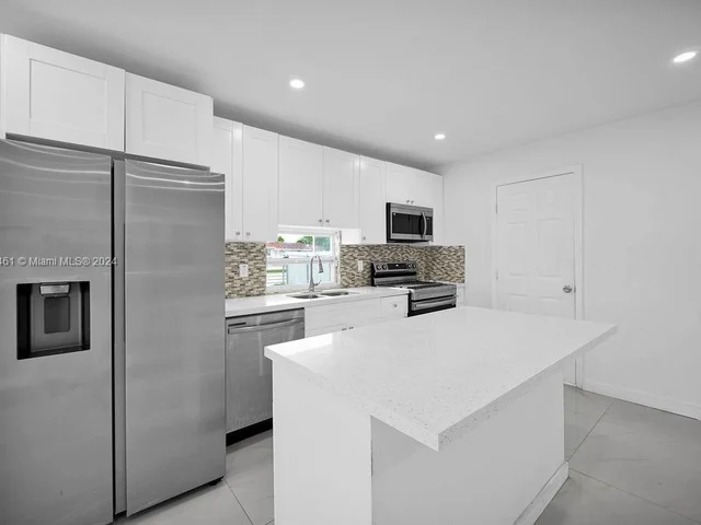 3455 NW 102nd St, Miami FL 33147