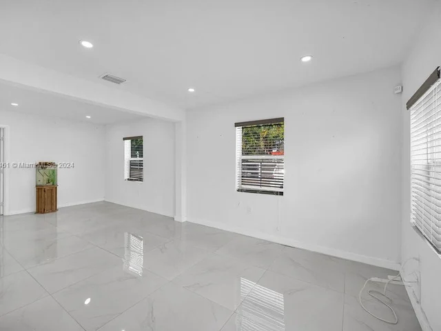 3455 NW 102nd St, Miami FL 33147