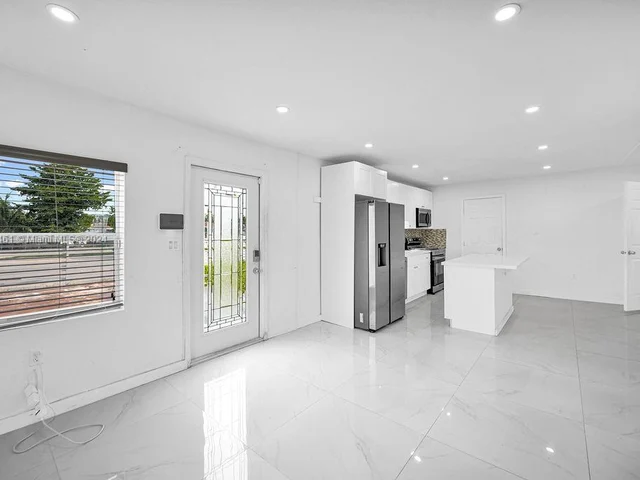 3455 NW 102nd St, Miami FL 33147