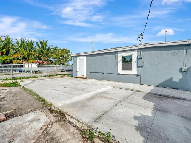 3455 NW 102nd St, Miami FL 33147