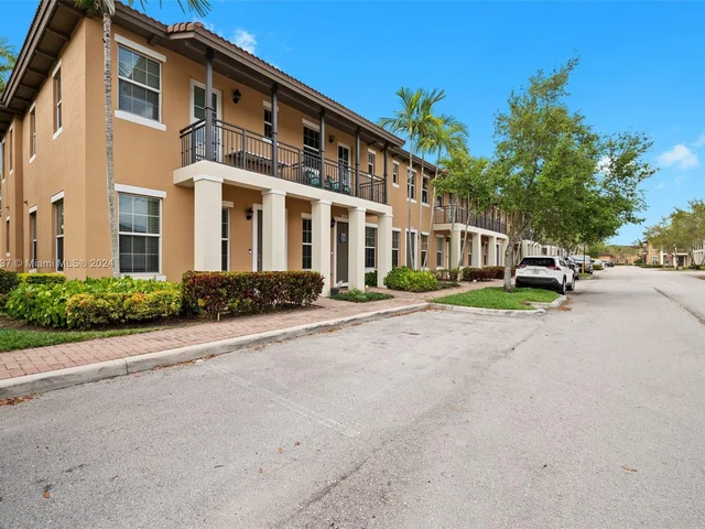 1230 SW 147th Ter, Pembroke Pines FL 33027