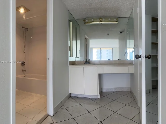 290 174th St # 1612, Sunny Isles Beach FL 33160