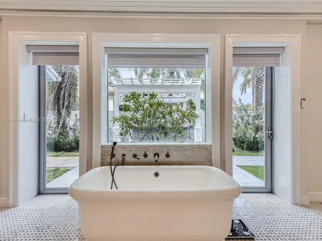 17552 E Fieldbrook Cir E, Boca Raton FL 33496