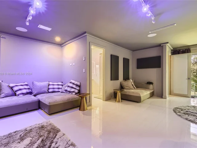 17552 E Fieldbrook Cir E, Boca Raton FL 33496