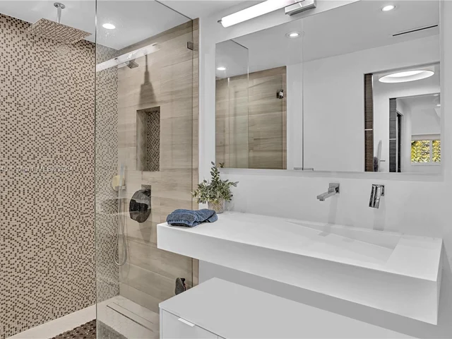 12105 NE 11th PL # 103, North Miami FL 33161