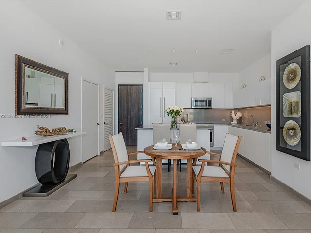 88 SW 7th St # 4107, Miami FL 33130