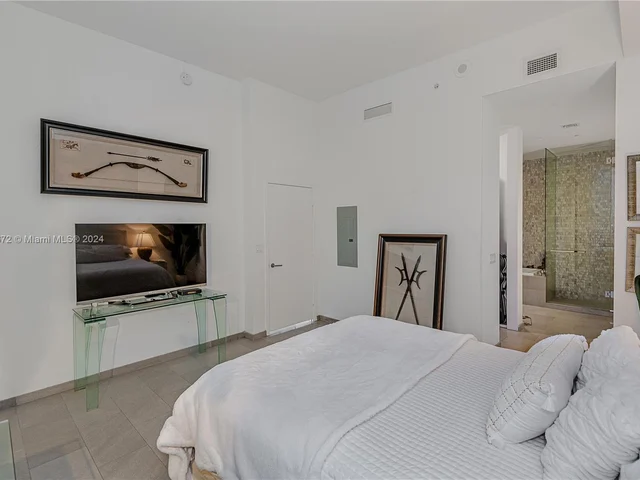 88 SW 7th St # 4107, Miami FL 33130