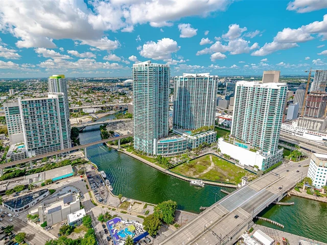 88 SW 7th St # 4107, Miami FL 33130