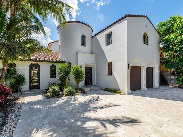 5736 Lagorce Dr, Miami Beach FL 33140