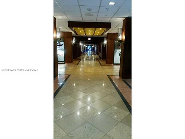 600 NE 36th ST # 1207, Miami FL 33137