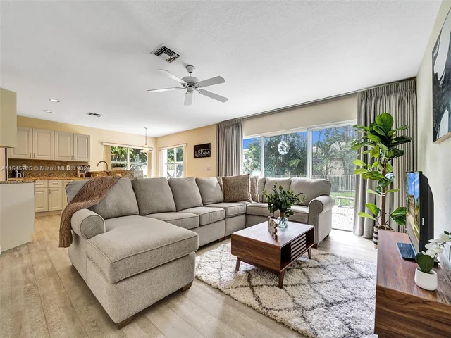 16752 NW 12th Ct, Pembroke Pines FL 33028