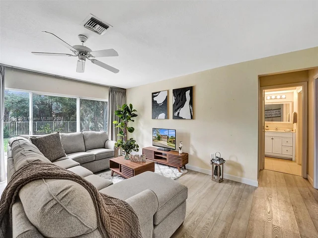 16752 NW 12th Ct, Pembroke Pines FL 33028