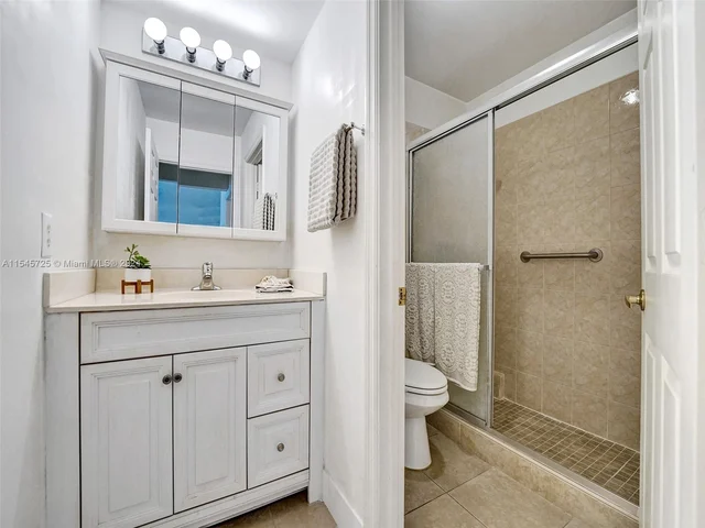 16752 NW 12th Ct, Pembroke Pines FL 33028