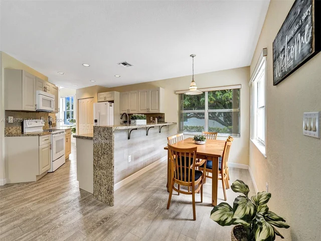 16752 NW 12th Ct, Pembroke Pines FL 33028