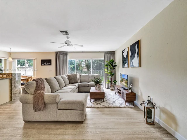 16752 NW 12th Ct, Pembroke Pines FL 33028