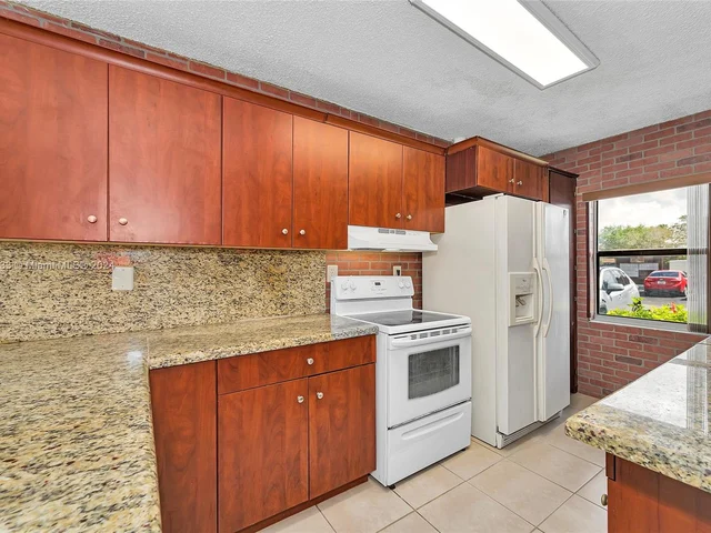 5104 SW 137th Ct, Miami FL 33175