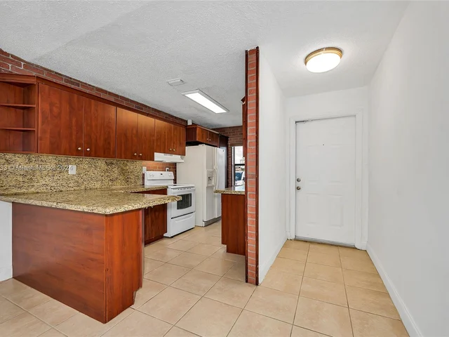 5104 SW 137th Ct, Miami FL 33175