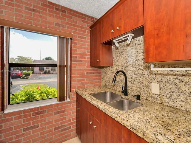 5104 SW 137th Ct, Miami FL 33175