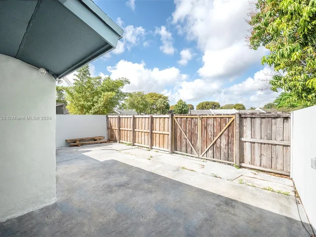 5104 SW 137th Ct, Miami FL 33175