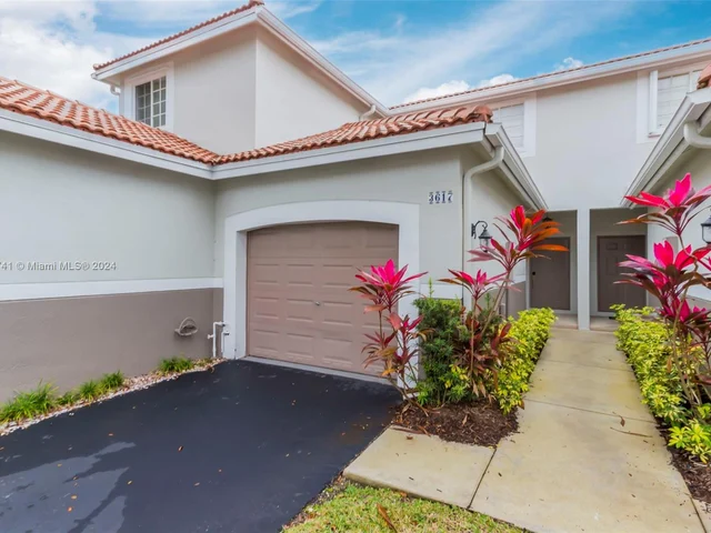 3617 San Simeon Cir, Weston FL 33331