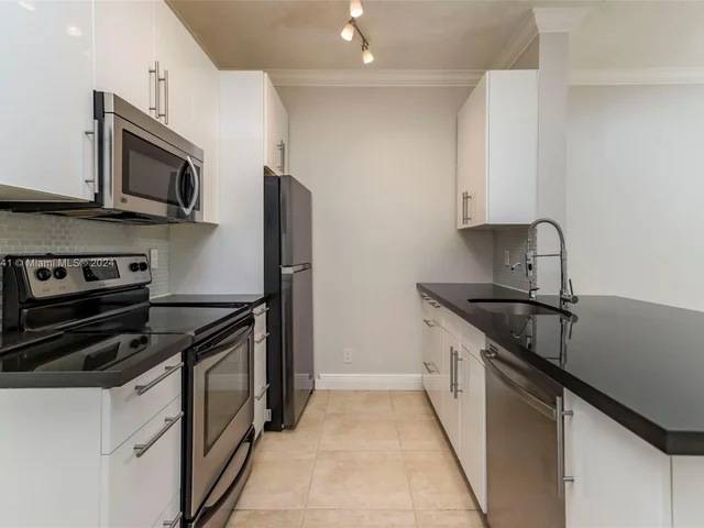 3617 San Simeon Cir, Weston FL 33331