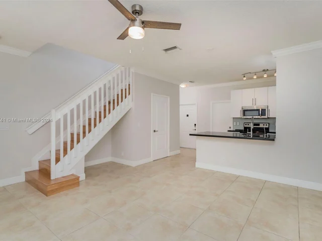 3617 San Simeon Cir, Weston FL 33331