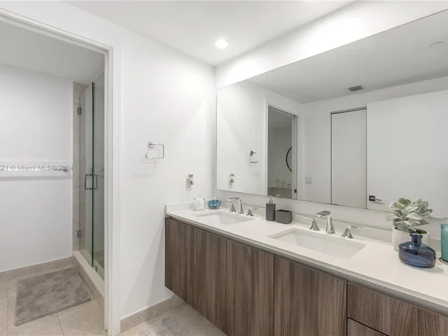 488 NE 18th St # 909, Miami FL 33132