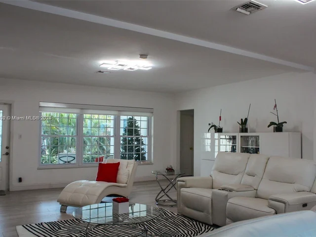 1235 NE 88th St, Miami FL 33138