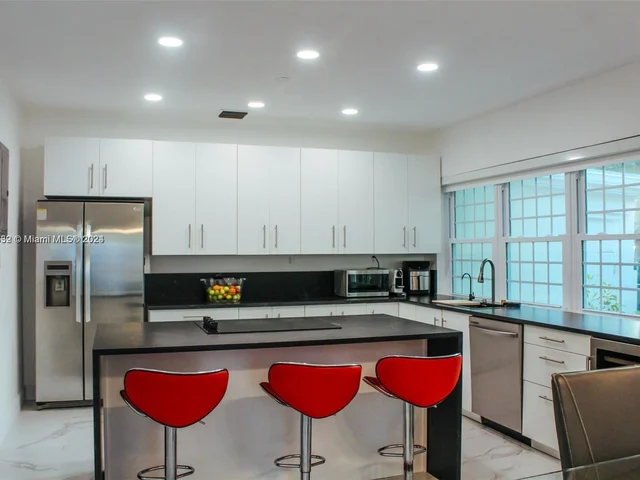 1235 NE 88th St, Miami FL 33138