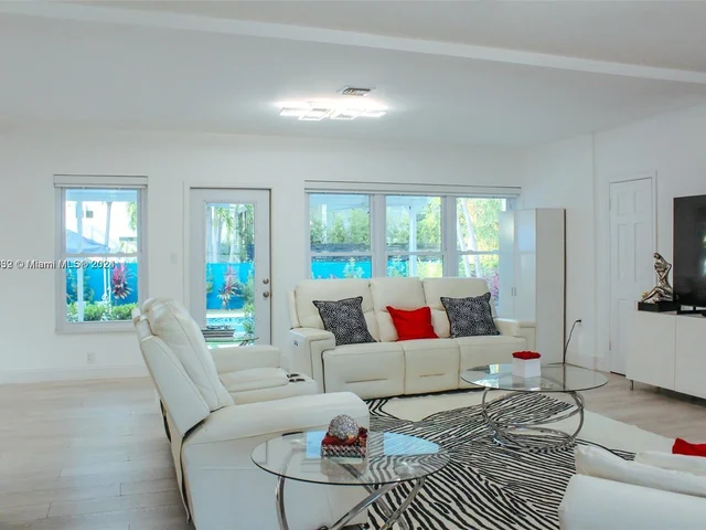 1235 NE 88th St, Miami FL 33138