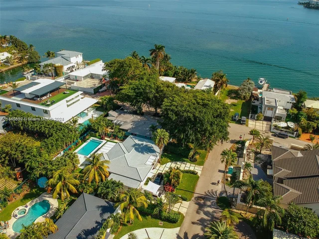 1235 NE 88th St, Miami FL 33138