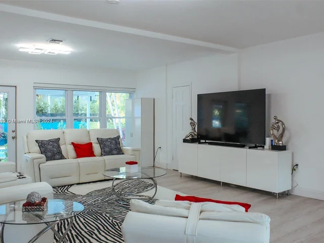 1235 NE 88th St, Miami FL 33138