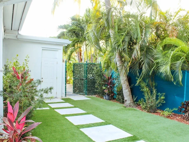 1235 NE 88th St, Miami FL 33138