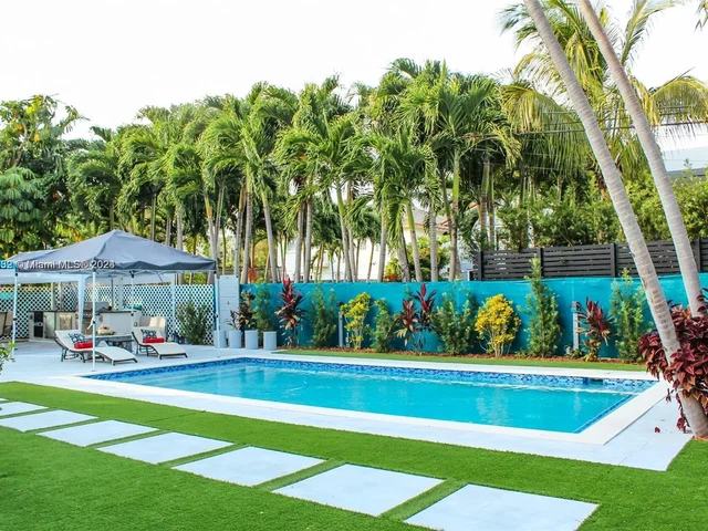 1235 NE 88th St, Miami FL 33138