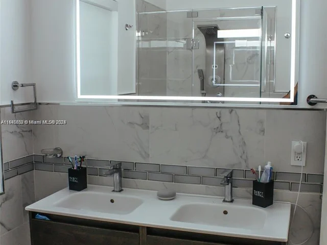 1235 NE 88th St, Miami FL 33138