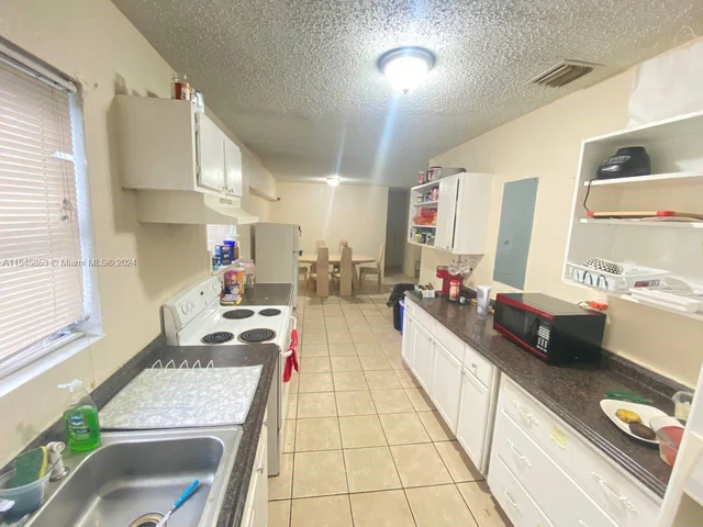 196 NW 34th Ave, Lauderhill FL 33311