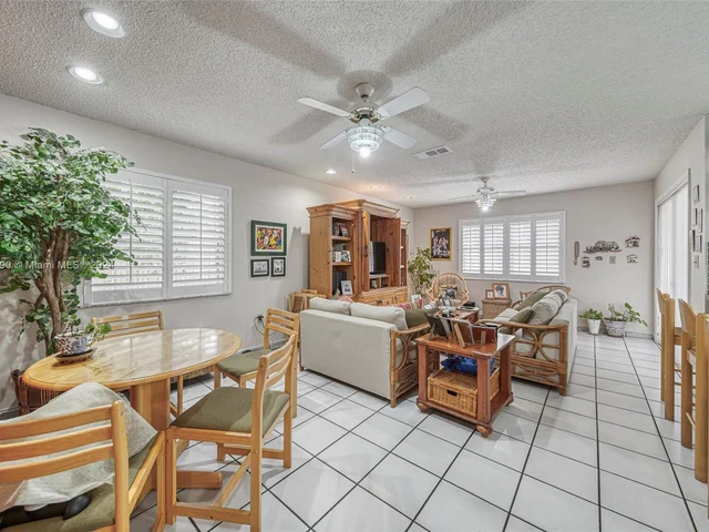 9855 SW 122nd Ave, Miami FL 33186