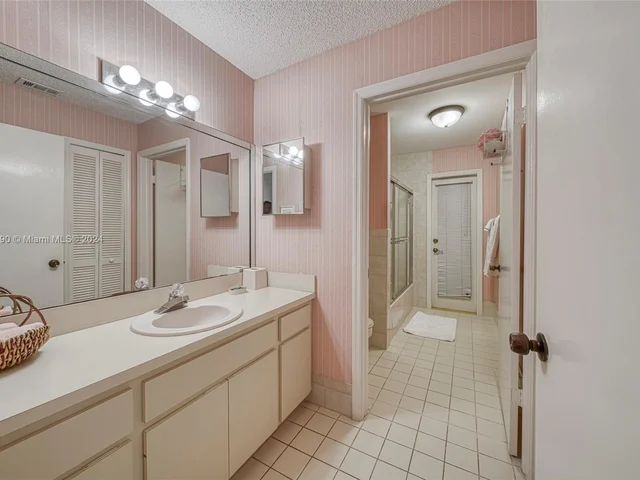 9855 SW 122nd Ave, Miami FL 33186