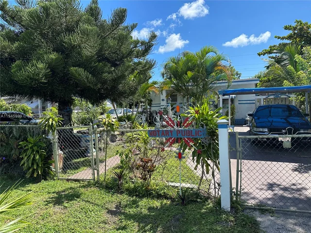 1713 Lauderdale Manor Dr, Fort Lauderdale FL 33311