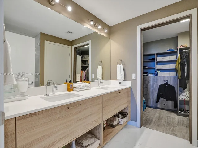 16385 Biscayne Blvd, North Miami Beach FL 33160